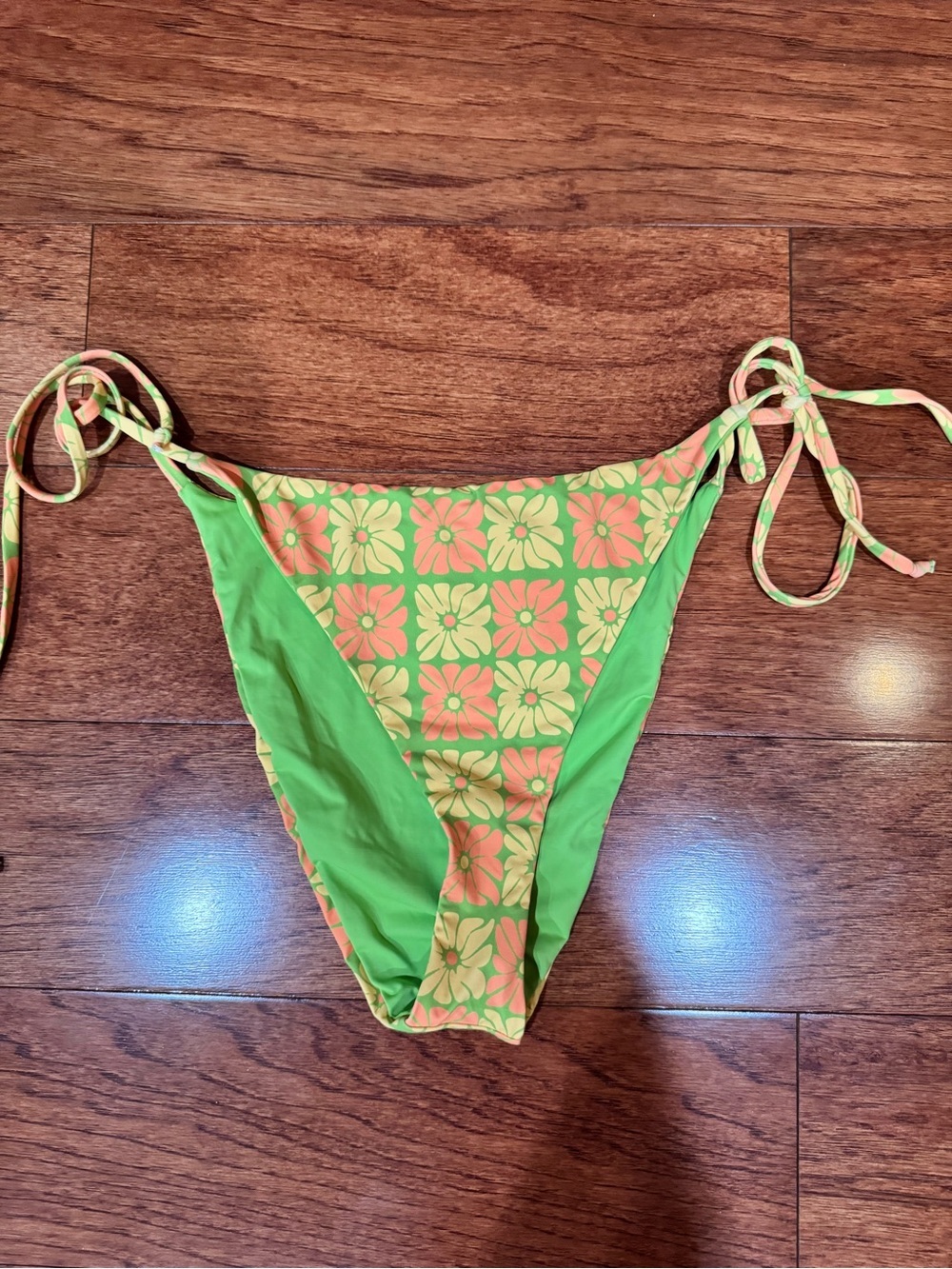 Dippin Daisy’s Tie Bikini Bottoms Size L NWOT